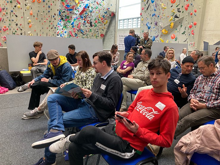 Teilnehmer*innen während den Vorträgen