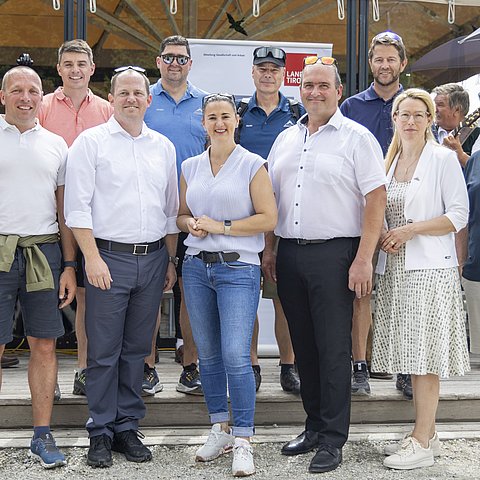 Musikalische Eröffnung des Familienfests des Landes mir Familienlandesrätin Astrid Mair (mi.) mit viel Bürgermeister-Prominenz und den Komperdell Bergbahnen im Erlebnispark Hög in Serfaus.