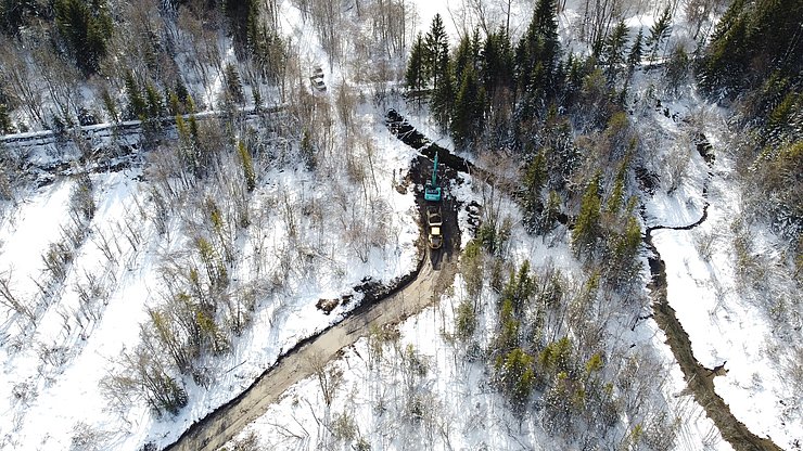 Der bestehende Auslauf des Oberflächenwasserkanal Weidasiedlung wird mit dem neu geschaffenen Gerinne verbunden.