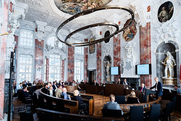 © Tiroler Landtag/Christanell Die Landtagsveranstaltung fand im historischen Plenarsaal statt.
