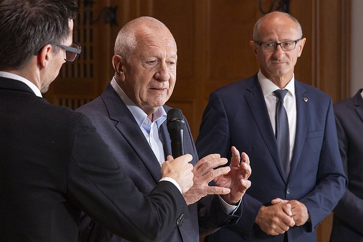 © Land Tirol/Die Fotografen Die Bedeutung des Erinnerns erläuterte Günter Lieder, Präsident der Israelitischen Kultusgemeinde Tirol und Vorarlberg.