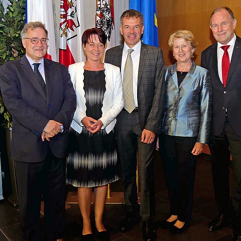 (v.li.) Botschafter François Saint-Paul, LTPin Sonja Ledl-Rossmann, Bgm Georg Willi, Margarete Pegger, Honorarkonsul Franz Pegger