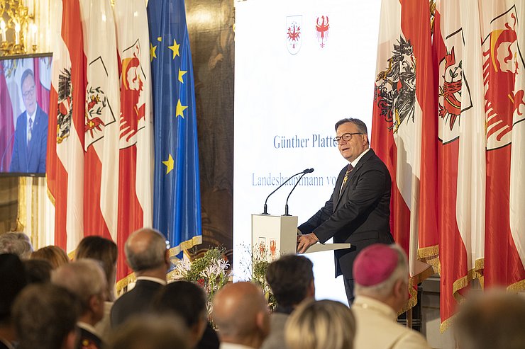 LH Günther Platter drückte im Rahmen seiner Rede den Dank und die Anerkennung an die Geehrten aus.