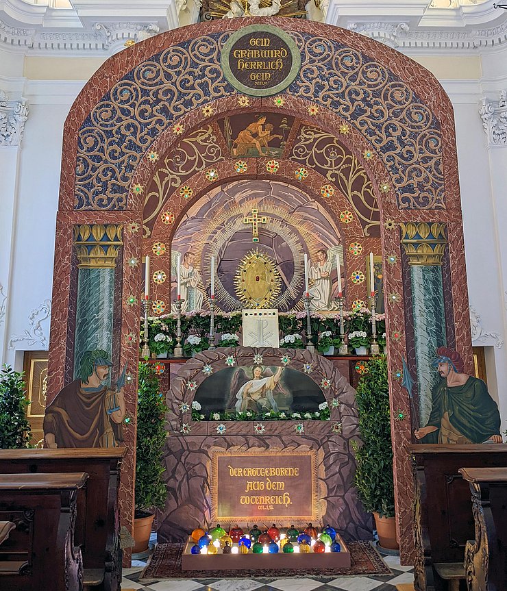 © Landtagsdirektion Tirol/Oswald Das Ostergrab der Georgskapelle wurde 1904 von Redemptoristenpater J. Weilharter gestaltet.