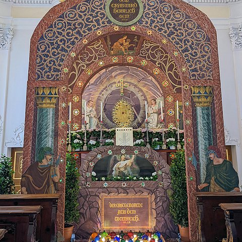 Das Ostergrab der Georgskapelle wurde 1904 von Redemptoristenpater J. Weilharter gestaltet.