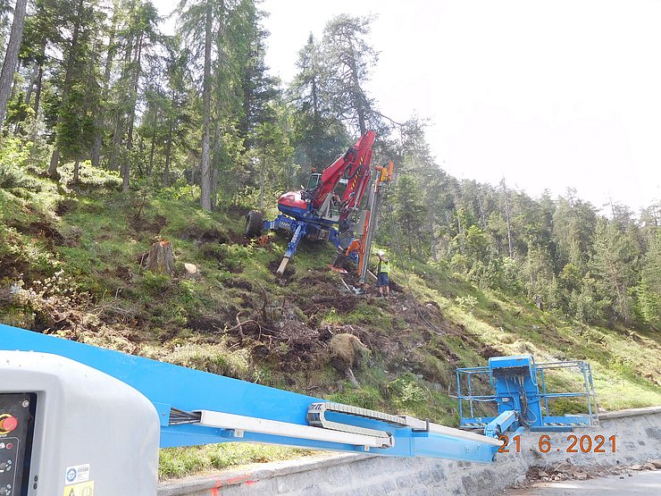 © Land Tirol/Hanny Bohrarbeiten mit Schreitbagger