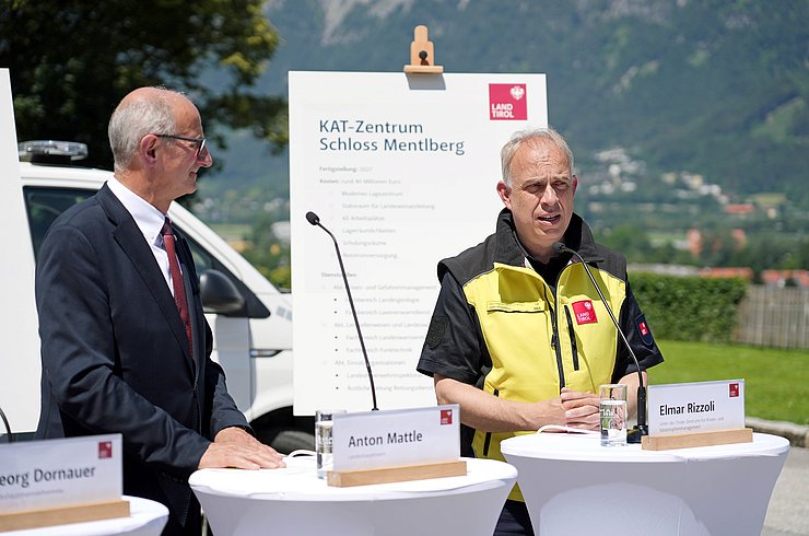 © Land Tirol/Neuner Rizzoli sprechend bei PK
