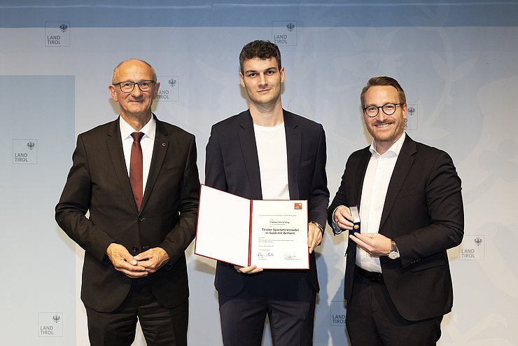 v.l.n.r.: LH Anton Mattle, Fabian Verschnig, 1.LH-Stv. Philip Wohlgemuth