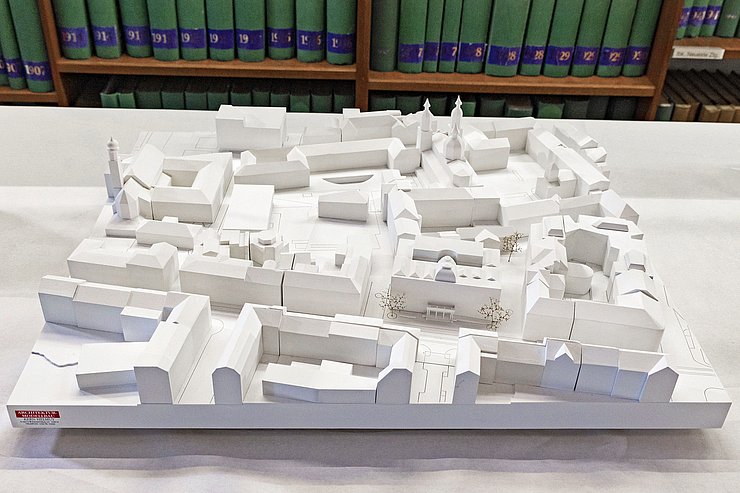 © Land Tirol/Die Fotografen Auf dem Bild ist ein Modell des Neubau des Ferdinandeums und dessen Umgebung zu sehen