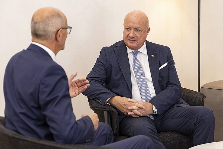 Gespräch, sitzen auf Couchsesseln