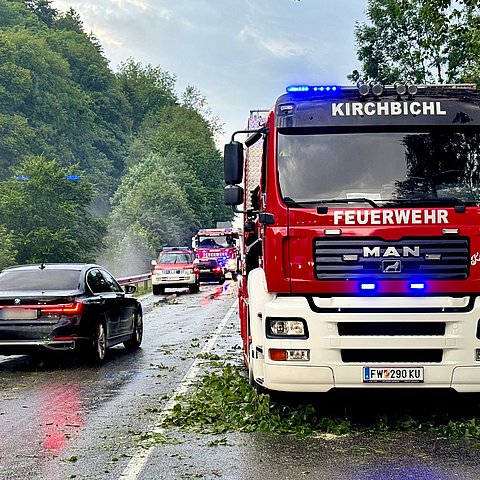 Feuerwehrauto auf Straße