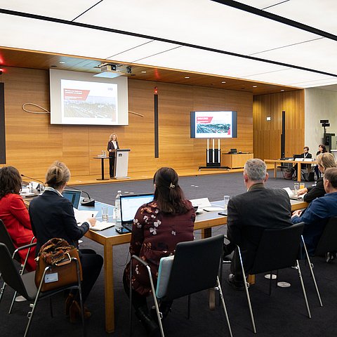 Das Treffen fand im "Elise Richter"-Saal des Parlaments statt.