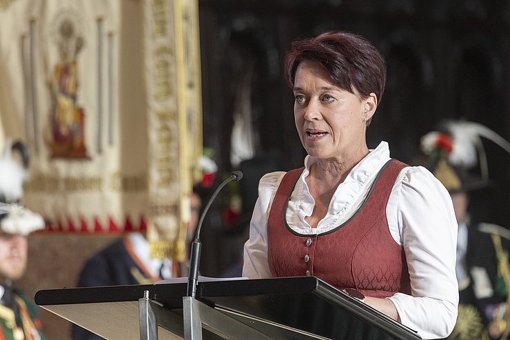 Ledl-Rossmann sprechend