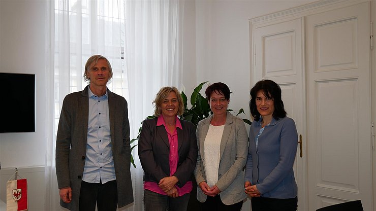 v.l. Wilfried Dobrowz, Eva Hohenegger, LTPin Sonja Ledl-Rossmann und LVAin Maria Luise Berger