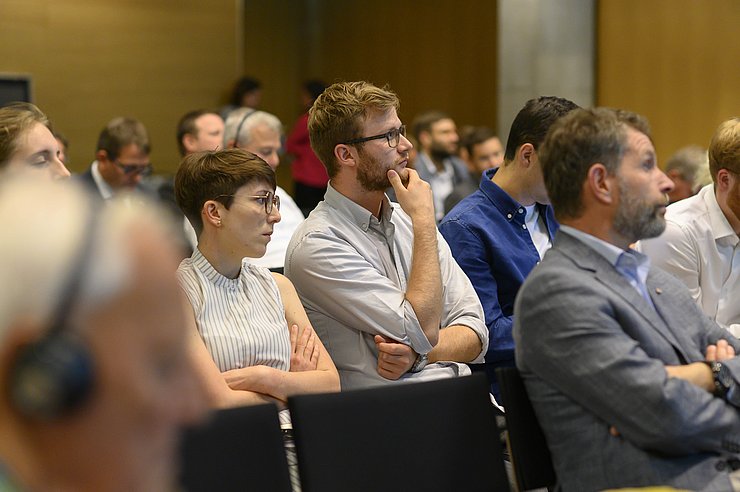 © Landtagsdirektion Tirol/Berger Die KonferenzteilnehmerInnen folgten gebannt den Fachvorträgen.