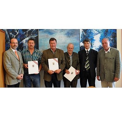 Im Bild: Bezirkshauptmann Dr. Christian Bidner, Krause Ulrich, DI Pitsch Armin, Angerer Johann, Jagdreferent Schlemaier Toni und Bezirksjägermeister Dr. Wiegele Julius