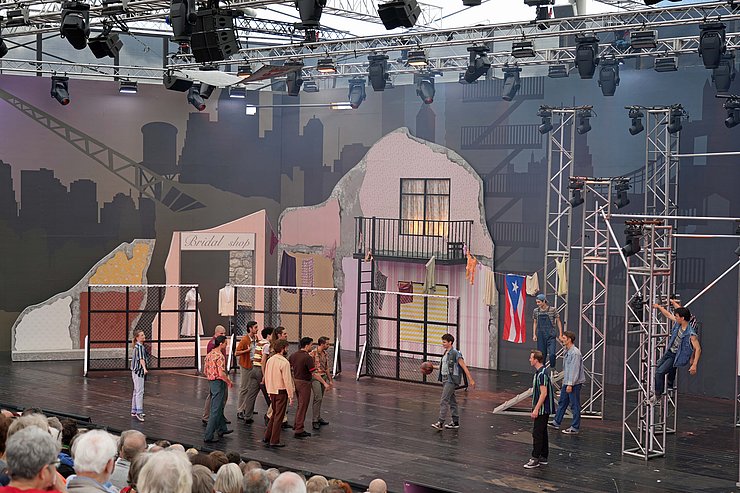 © Land Tirol/Pichler SchauspielerInnen auf Bühne
