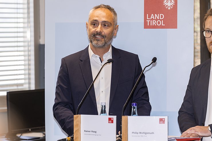 © Land Tirol/Die Fotografen Haag am Rednerpult