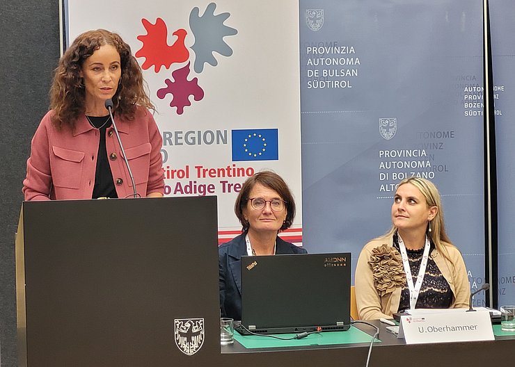 Eva Pawlata am Rednerpult