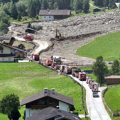 Nach den Murenabgängen in Gschnitz laufen die Aufräumarbeiten auf Hochtouren.
