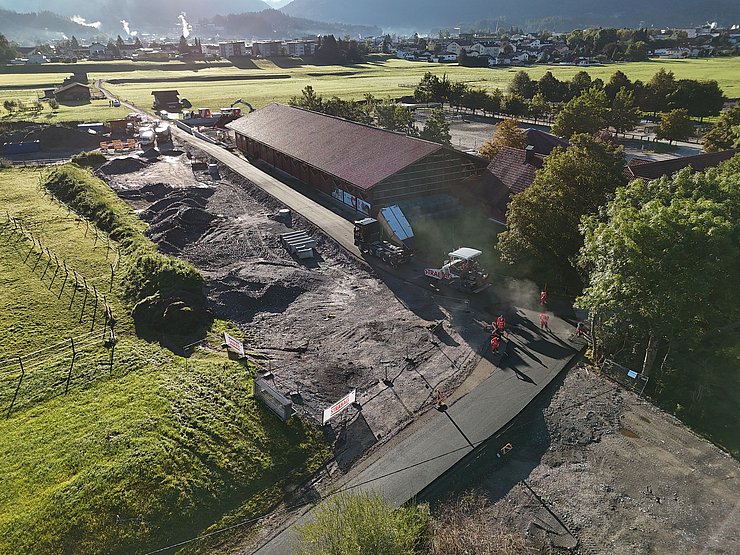 Straßenbau (Asphaltierungsarbeiten) am Polder Süd