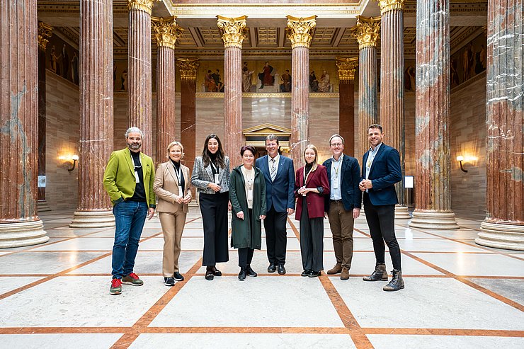 Die Mitglieder des Obleuterates im Parlament: (v.li.) KO Markus Sint, stv. KO Evelyn Achhorner, VPin Sophia Kircher, LTPin Sonja Ledl-Rossmann, KO Jakob Wolf, KO Elisabeth Fleischanderl, KO Dominik Oberhofer und KO Gebi Mair