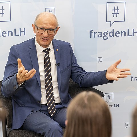 Landeshauptmann Anton Mattle im Gespräch.