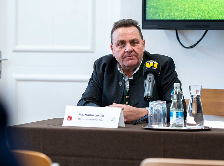 Martin Luxner: „Diese Investition zeigt, wie wichtig das Zusammenspiel von Schule, Wirtschaft und Politik ist. Die Betriebe brauchen hervorragend ausgebildete Fachkräfte, und genau hier setzt der Harvester-Simulator an.“