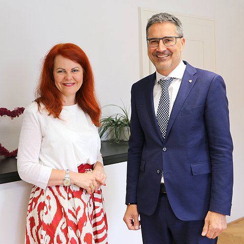 LRin Hagele und LH Kompatscher im Büro der LRin im Innsbrucker Landhaus
