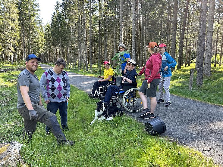 © Bezirksforstinspektion Reutte Die Beteiligten des Projekts bei der Arbeit