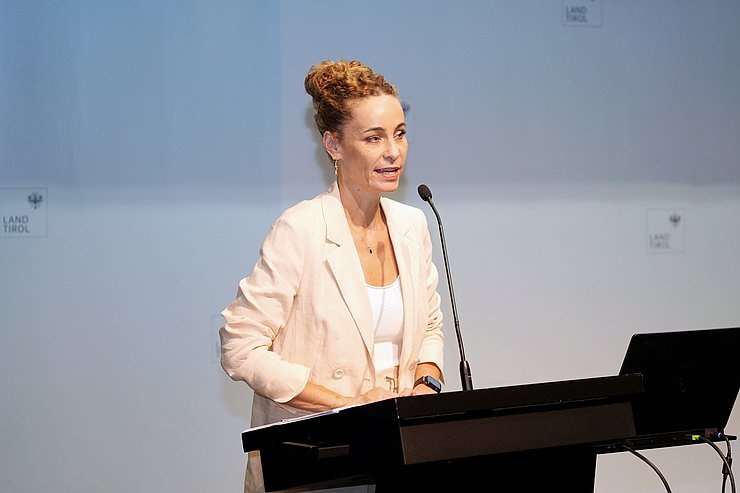 LRin Pawlata am Rednerpult, spricht