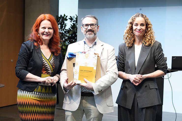 Personen nebeneinander