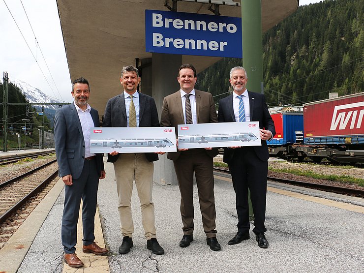 © LPA Südtirol Gruppenfoto am Bahnhof Brenner