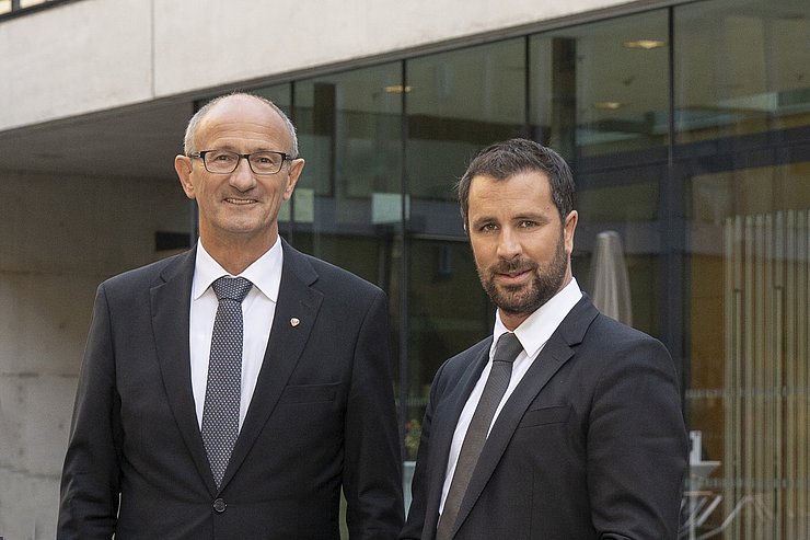 © Land Tirol/Die Fotografen Landeshauptmann Anton Mattle und Landeshauptmann-Stellvertreter Georg Dornauer