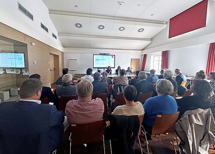 © Land Tirol Aufnahme des Saals im Stadtamt Kitzbühel.