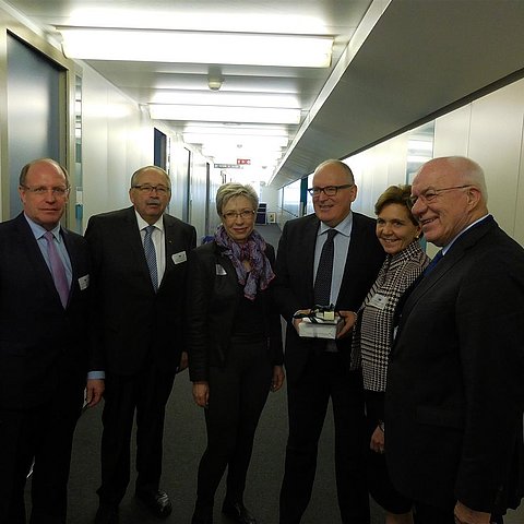 BU: v.l. Wilfried Klenk, Präsident des Landtages von Baden-Württemberg, Norbert Kartmann, Präsident des Hessischen Landtages, Sylvia Bretschneider, Präsidentin des Landtages von Mecklenburg-Vorpommern, Kommissionsvizepräsident Frans Timmermans, Brigitta P