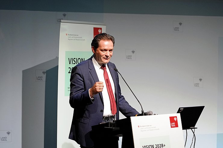 BM Totschnig am Podium