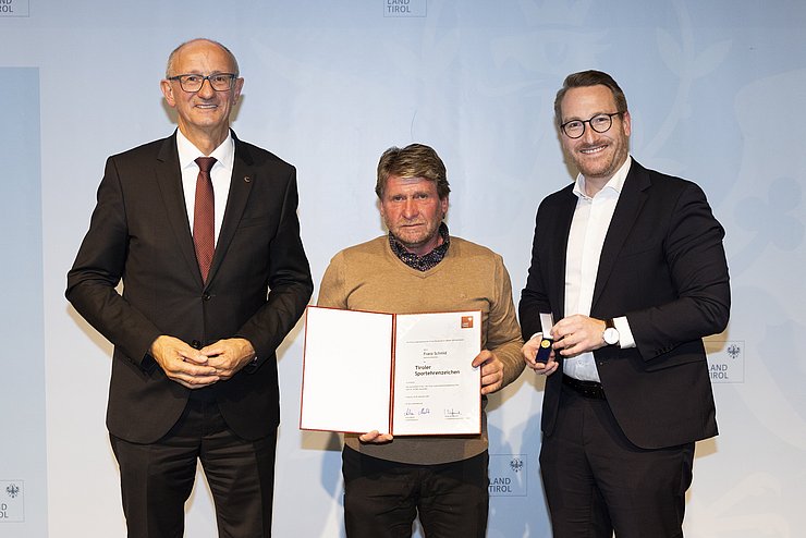 v.l.n.r.: LH Anton Mattle, Franz Schmid, 1.LH-Stv. Philip Wohlgemuth