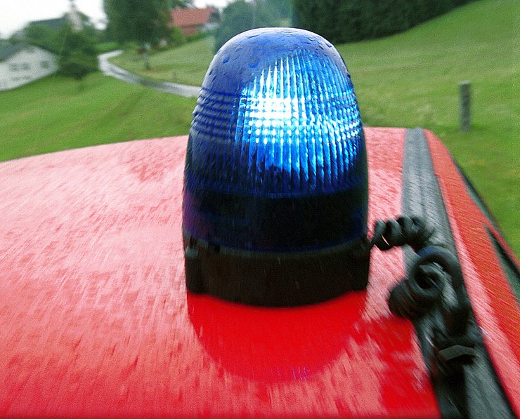 © Shutterstock Arzt im Dienst mit Blaulicht