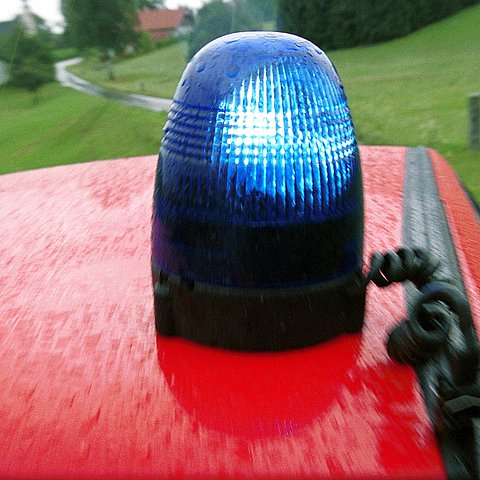 Arzt im Dienst mit Blaulicht