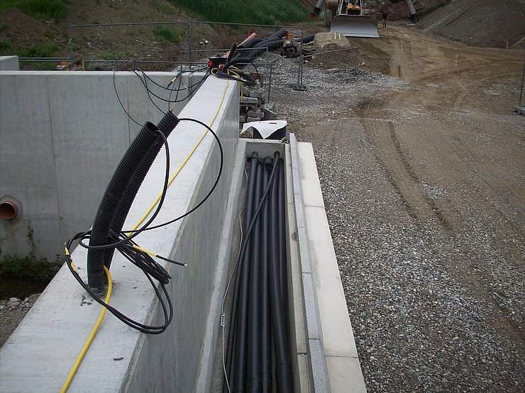 © Land Tirol Vorbereitung für die Ampel und Leuchtdichtekamera (LDK)