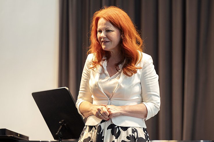 © Land Tirol/Die Fotografen „Mit ihrem Einsatz haben sie einen unschätzbaren Beitrag zur Qualität, Vielfalt und Vorbildfunktion der Tiroler Musikausbildung geleistet – und dafür danke ich ihnen von Herzen“, betonte LRin Cornelia Hagele in ihrer Ansprache.