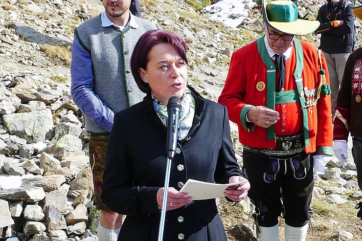 © Alois Nagler LTPin Sonja Ledl-Rossmann betonte in ihrer Rede, dass die zu Unrecht gezogene Grenze am Brenner dank der intensiven Zusammenarbeit in der Europaregion immer weniger spürbar ist.