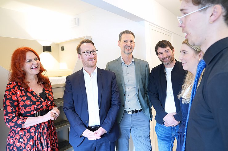 Tour durch neues Landesschülerheim