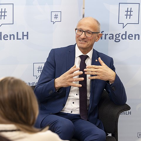 Landeshauptmann Anton Mattle beim Sprechen.