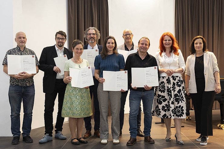 © Land Tirol/Die Fotografen LRin Hagele gratulierte den Lehrkräften für ihre 25-jährigen Dienstjubiläen.