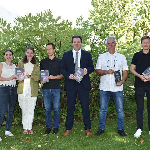 Gruppenfoto im Grünen