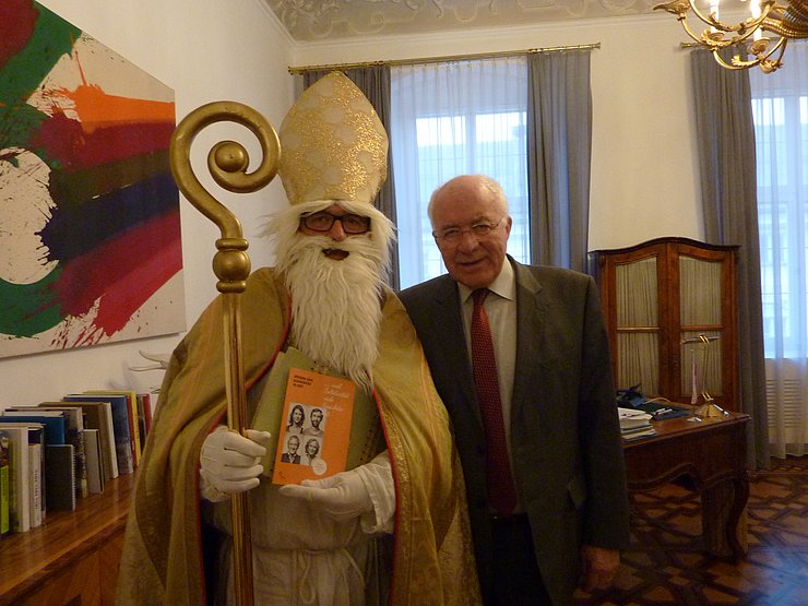 © Tiroler Landtag Der Heilige Nikolaus zu Gast bei LTP van Staa