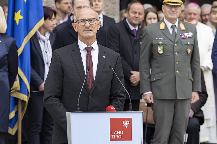 © Land Tirol/Die Fotografen „Nie wieder Krieg“, fand LH Anton Mattle in seiner Ansprache deutliche Worte und führte weiter aus: „Es ist unser aller Auftrag, tagtäglich für Freiheit, Demokratie und Frieden einzutreten.“