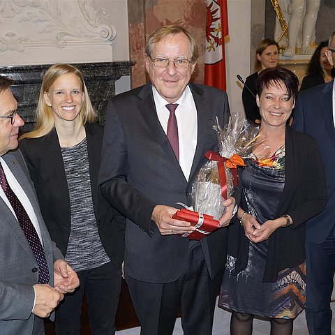 v.l. Landeshauptmann Günther Platter, VPin Stephanie Jicha, Landesamtsdirektor Josef Liener, Landtagspräsidentin Sonja Ledl-Rossmann und VP Anton Mattle